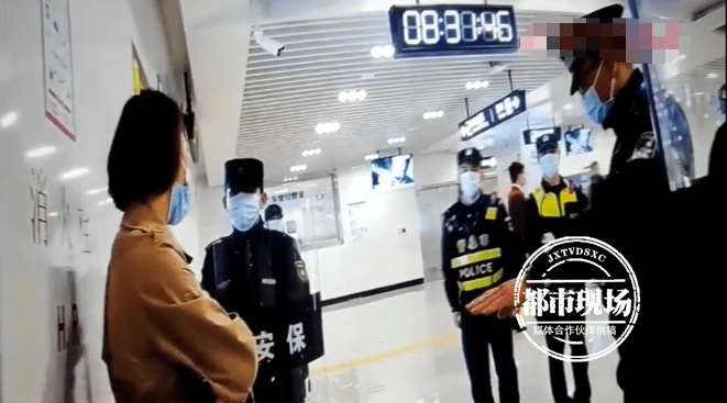 地铁打安检员被行拘地铁打安检员行为被行政拘留，引发社会关注与思考